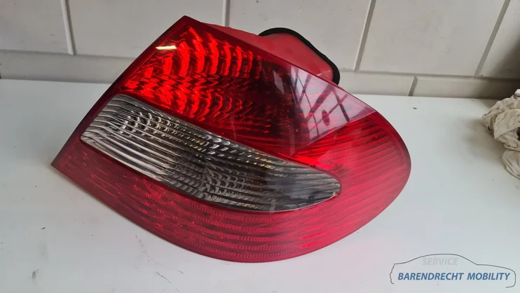 achterlicht-mercedes-w209-a209-c209-clk-facelift-a2098200877-rechts-passagierskant-origineel-nette-staat-gebruikt-2002-2009 — foto 2