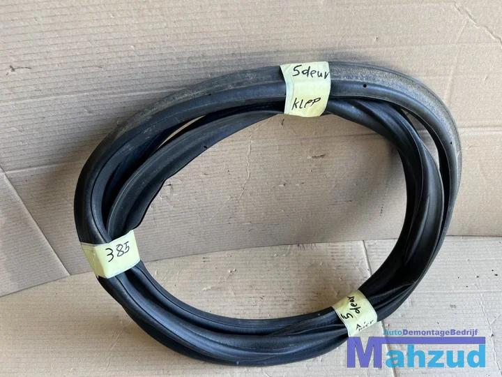 vw-polo-6r-achterklep-rubber-20092016 — foto 2