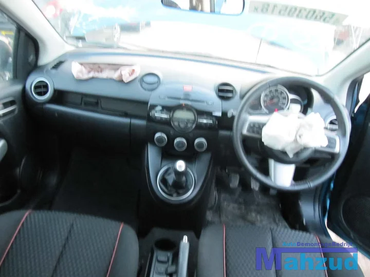 2012-mazda-2-sport-15-demontage-sloop-171 — foto 8