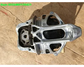4m0199372fg-a5-a6-motorsteun-q5-q7-q8-a4-a7-touareg