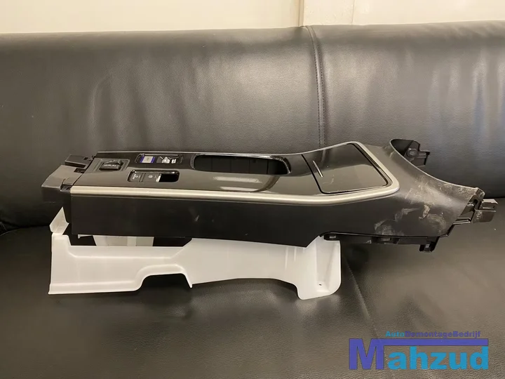 mitsubishi-outlander-phev-middenconsole-bekerhouder-2015 — foto 6