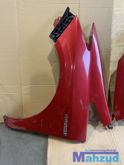 2012-toyota-prius-rood-voorkop-voorfront-20082014 — foto 9