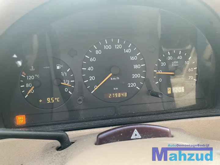 2000-mercedes-mklasse-ml-w163-32-v6-4x4-112942-189-groen-onderdelen — foto 35