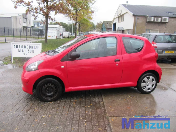 toyota-aygo-citroen-c1-107-3-deurs-interieur-zwart — foto 2