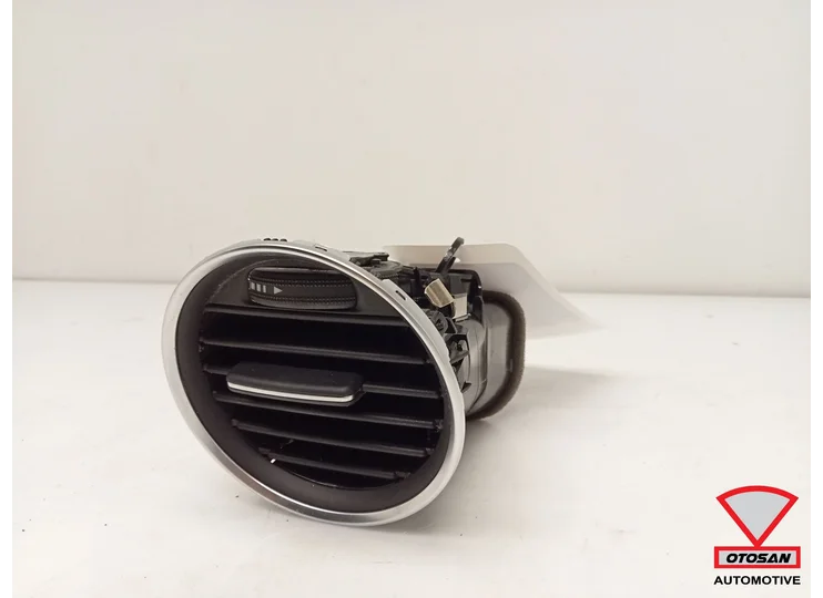 Mercedes C Class W204 Air Vent Front Right A2048306254