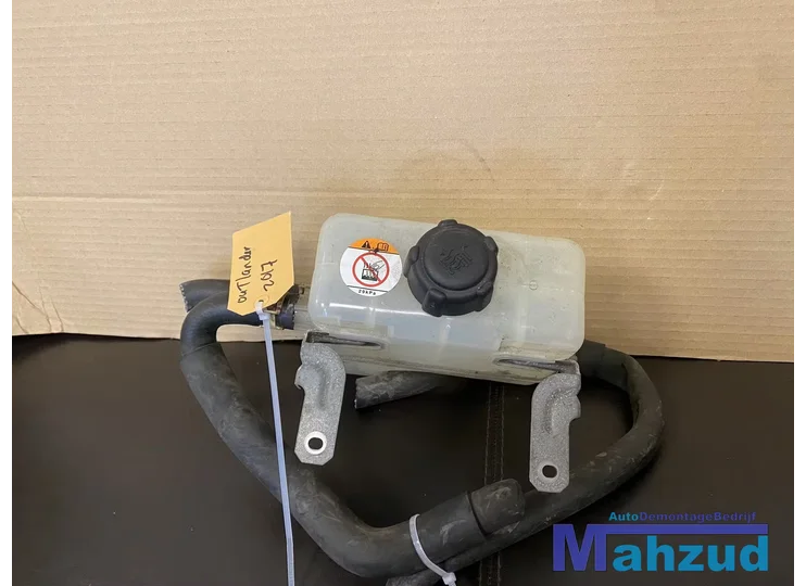 mitsubishi-outlander-phev-koelvloeistof-reservoir-20152021