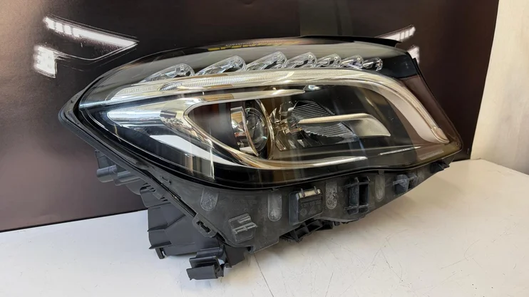 rechts-koplamp-mercedes-gla-156-bixenon-richtingsverlichting-a1569062400 — foto 2