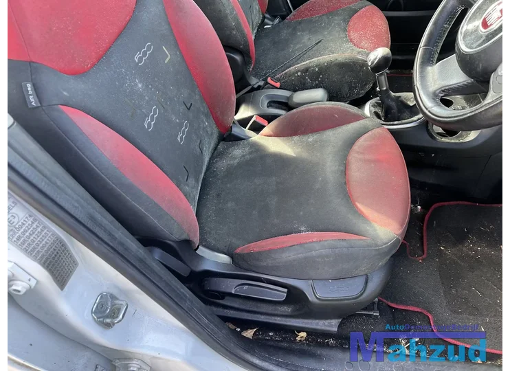 fiat-500l-wit-rood-zwart-interieur-2012