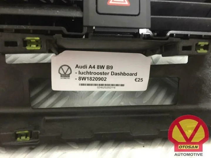audi-a4-8w-luchtrooster-dashboard-8w1820902 — foto 2