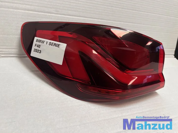 bmw-1-serie-f40-hatchback-links-buiten-achterlicht-2019 — foto 2