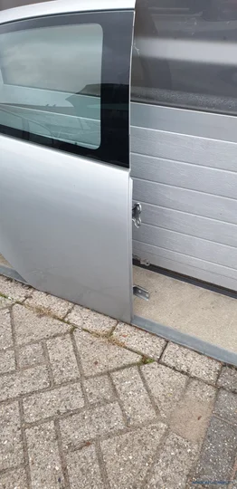 portier-ra-aygo-toyota-rechts-achter-671130h010-ktb-passagierskant-zilver-origineel-gebruikt-2005-2014 — foto 3