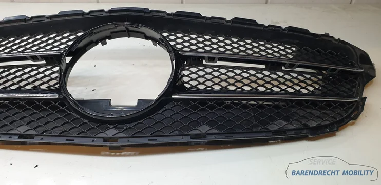 radiateur-grille-mercedes-c-klasse-w205-a2058803783-grill-zwart-origineel-gebruikt-2014-2021 — foto 3