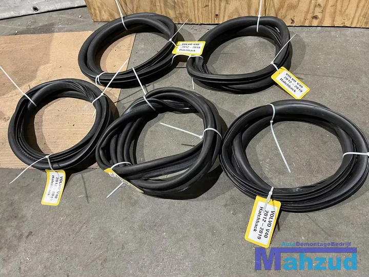 volvo-v40-hatchback-deurrubber-kofferbak-rubber-20122019 — foto 2