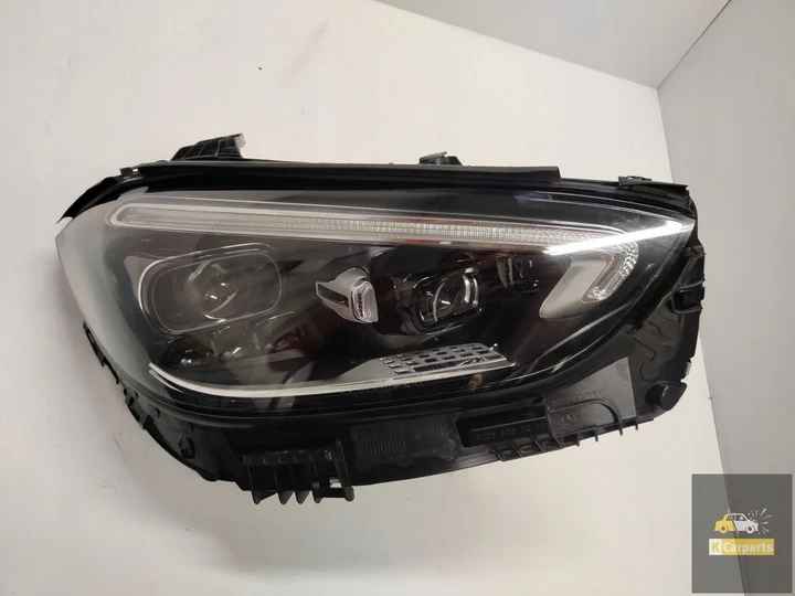 a2069067903-mercedes-cklasse-w206-digitaal-licht-links-rechts — foto 3