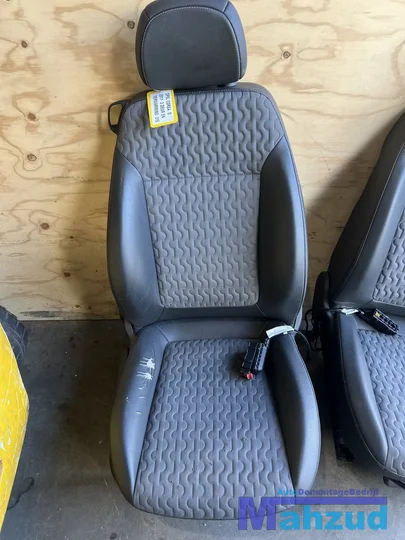 opel-corsa-d-3-deurs-half-leer-interieur-20062015 — foto 4