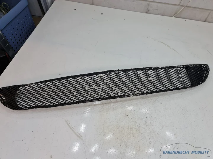 amg-bumpergrille-mercedes-w203-c-klasse-zwart-origineel-gebruikt-gaas-a2038851353 — foto 3
