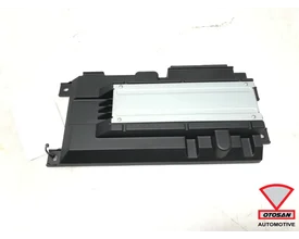 audi-a4-8w-b-o-bang-olufsen-versterker-8w0035223