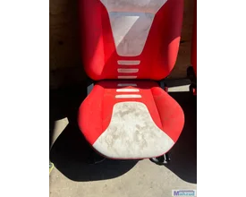 ford-ka-2-rood-interieur-stoel-achterbank-deurpaneel — foto 6