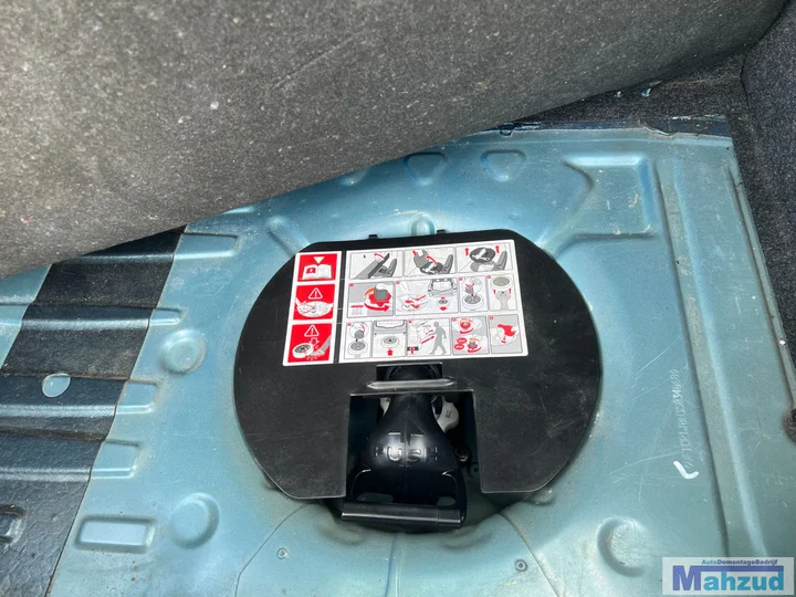 2006-renault-clio-3-12-blauw-tei45-d4f-demontage-onderdelen — foto 17