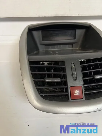 peugeot-207-luchtrooster-midden-display-middenconsole — foto 4