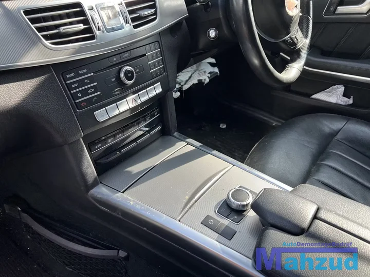 e-klasse-w212-dashboard-armsteun-asbak-luchtrooster-stuur — foto 7