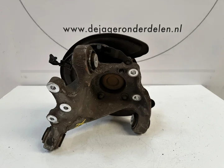 mercedes-a-b-cla-gla-glb-fusee-rechtsachter-a2470600 — foto 2