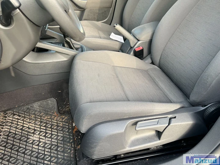 vw-golf-5-14-fsi-blauw-lc5j-bkg-fxq-demontage-sloop-onderdelen — foto 21