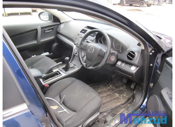 mazda-6-hatchback-zwart-interieur-compleet-sedan