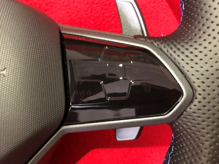 vw-tiguan-r-stuur-met-airbag-r-line-dsg-stuurverwarming — foto 3
