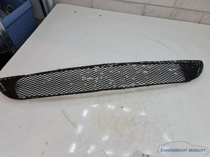 amg-bumpergrille-mercedes-w203-c-klasse-zwart-origineel-gebruikt-gaas-a2038851353 — foto 2