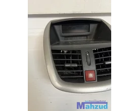 peugeot-207-luchtrooster-midden-display-middenconsole — foto 4