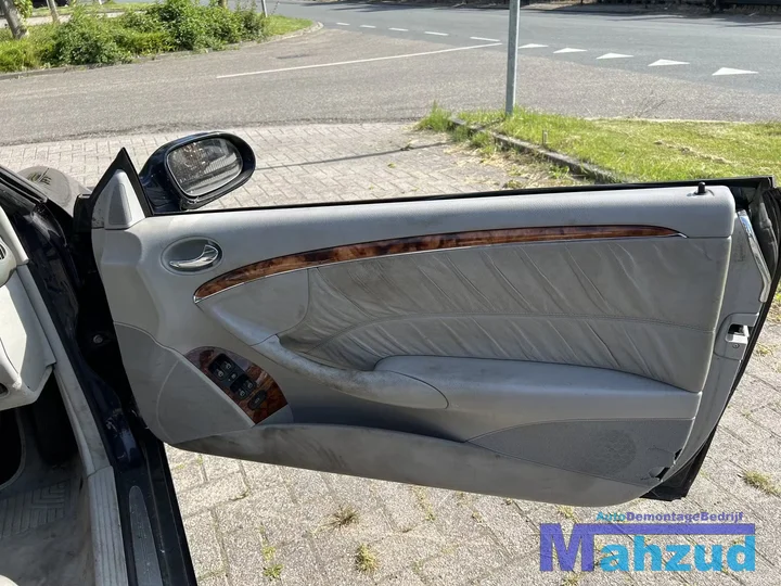 mercedes-clk-w209-cabrio-blauw-onderdelen-demontage — foto 18