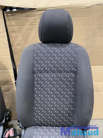 ford-fiesta-4-voorstoelen-bestuurdersstoel-bijrijdersstoel — foto 2
