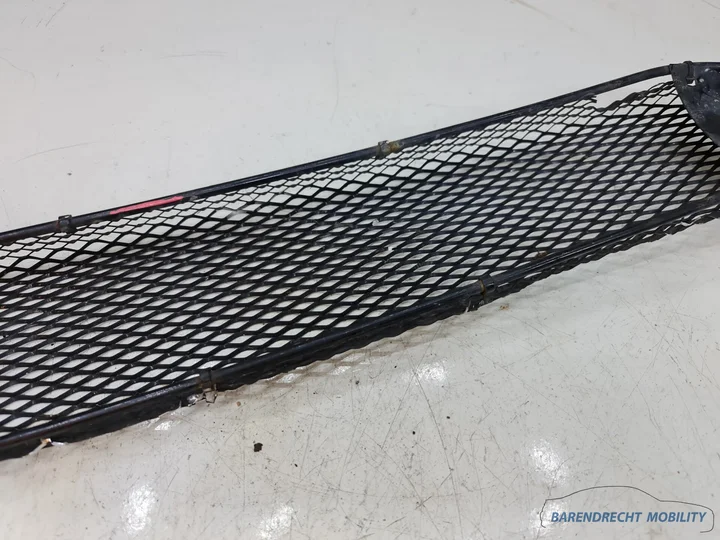 amg-bumpergrille-mercedes-w203-c-klasse-zwart-origineel-gebruikt-gaas-a2038851353 — foto 11