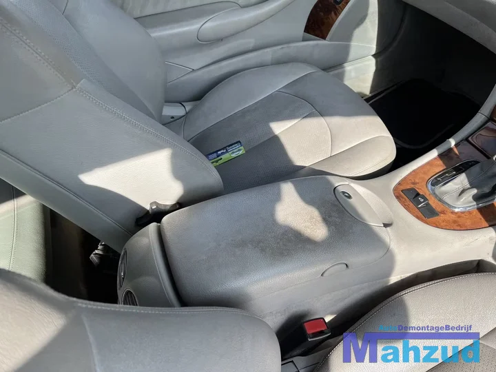 mercedes-clk-w209-cabrio-blauw-onderdelen-demontage — foto 19