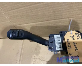 seat-leon-combi-cruise-controle-knipperlicht-ruitenwisser-schakelaar — foto 2