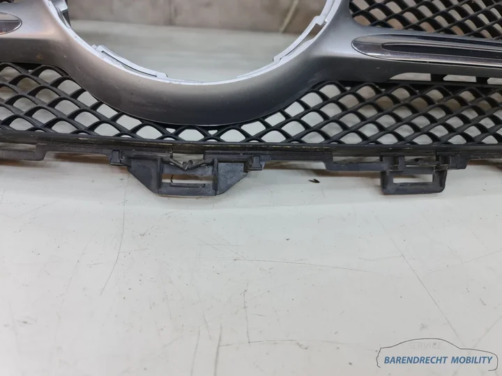 radiateurgrille-mercedes-e-klasse-w213-a2138880223-grill-zwart-chroom-zilver-origineel-gebruikt-2017-2023 — foto 11