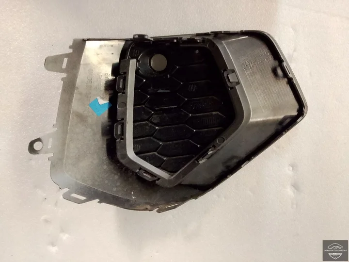 audi-a3-8y-2020-voorbumper-rooster-links-8y0807953 — foto 2