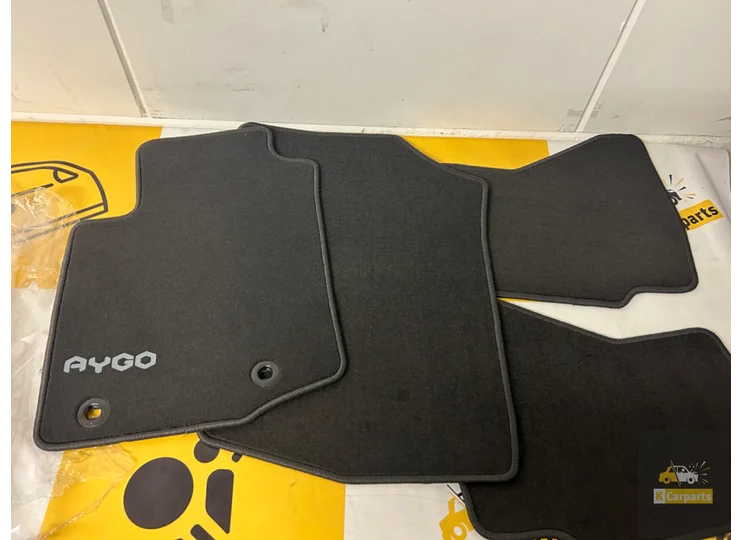 Toyota AYGO Mattenset Compleet Nieuwe origineel set