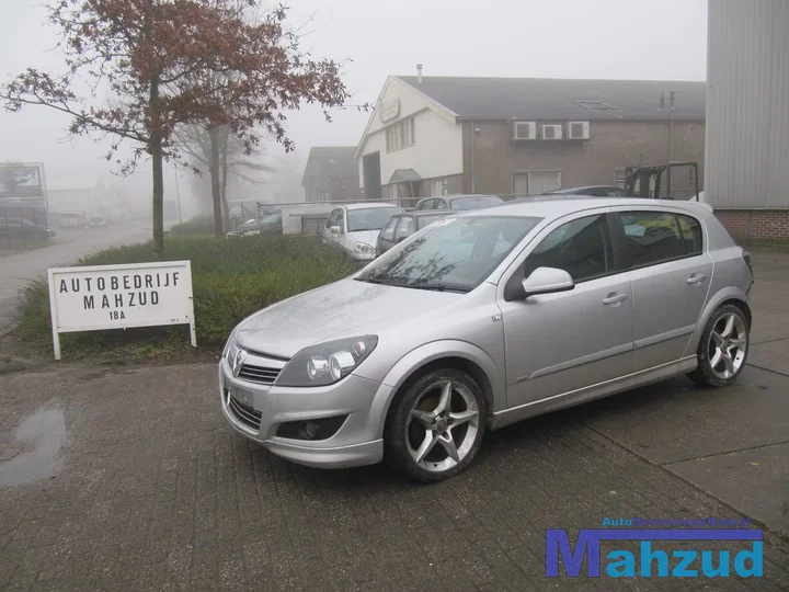 2009-opel-astra-h-5-deurs-grijs-zwart-inteieur — foto 4