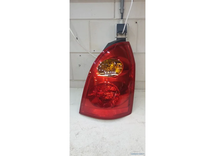 Achterlicht rechts Primera Nissan stationwagon 26550AU400 passagierskant origineel gebruikt 2002 / 2005