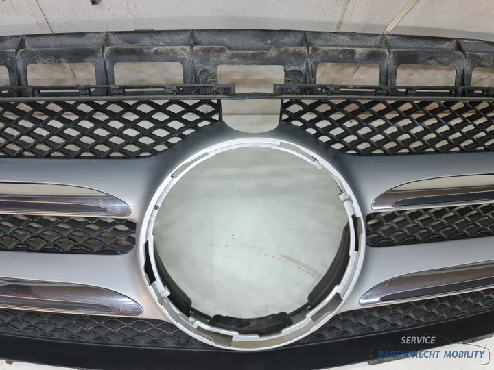 radiateurgrille-mercedes-e-klasse-w213-a2138880223-grill-zwart-chroom-zilver-origineel-gebruikt-2017-2023 — foto 8