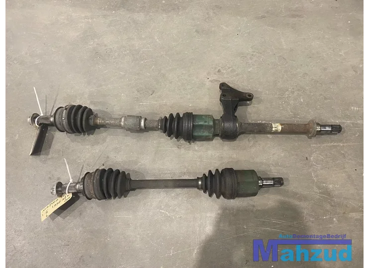 MAZDA 323 1.5 Z5DE Aandrijfas links rechts 1994-1998