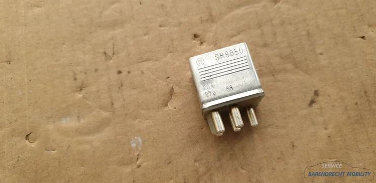 airco-relais-w126-mercedes-s-klasse-0015420219-origineel-gebruikt-1979-1991