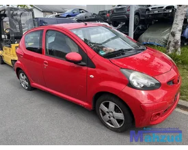 2007-toyota-aygo-10-1krfe-rood-3p0-onderdelen-velgen-motor — foto 7