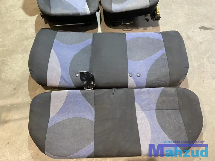 opel-corsa-b-5-deurs-interieur-voorstoel-bank-19932000 — foto 3