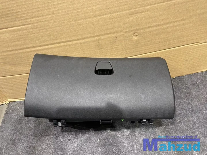 peugeot-108-handschoenenkast-la-glove-box-uk-engels