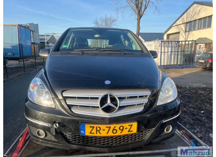 Mercedes B-Klasse W245 B180, Baujahr 2010, schwarz, 191 266940, Demontage, Verschrottung