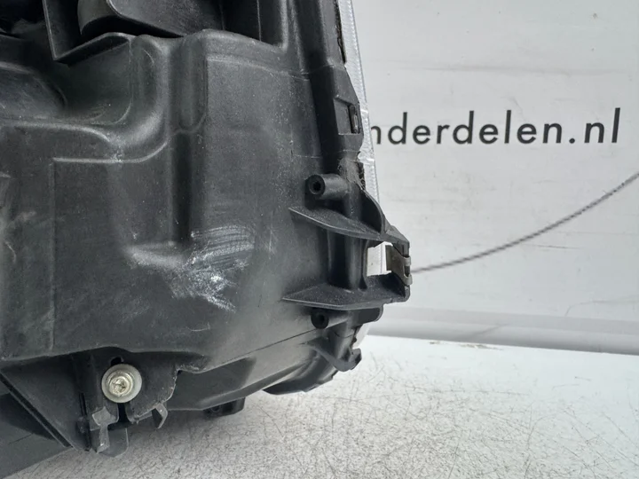 mercedes-actros-xenon-koplamp-rechts-a9608202739 — foto 10