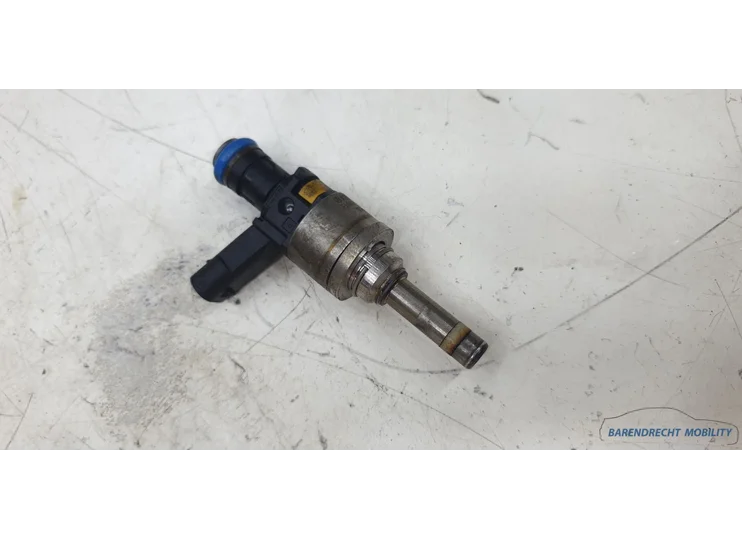 Petrol injector Mercedes C Class W204 OM271.860 200 CGI 2710781123 original used 2007 / 2015
